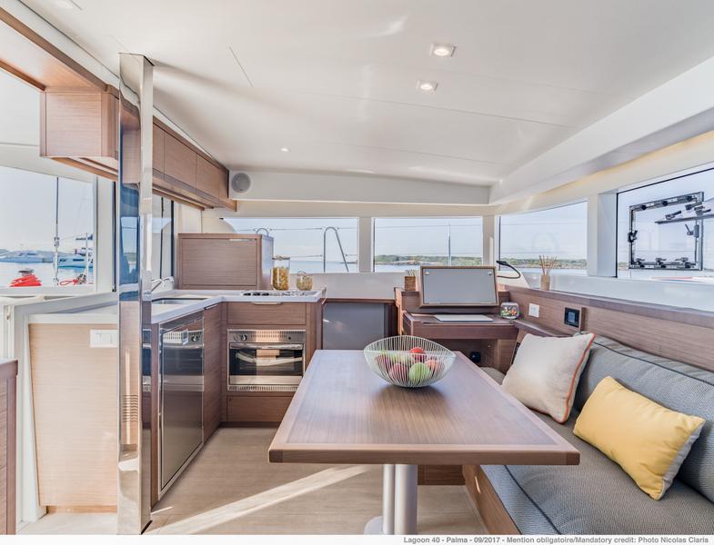 Book yachts online - catamaran - Lagoon 40 - L AVVENTURA - rent