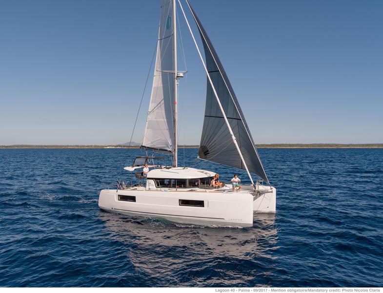 Book yachts online - catamaran - Lagoon 40 - L AVVENTURA - rent