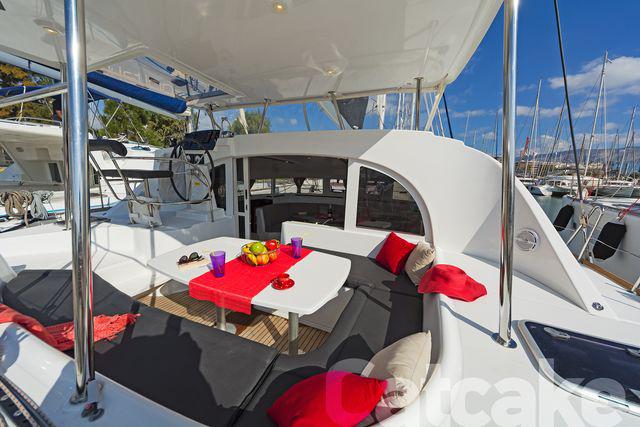Book yachts online - catamaran - Lagoon 380 S2 - Catcake - rent