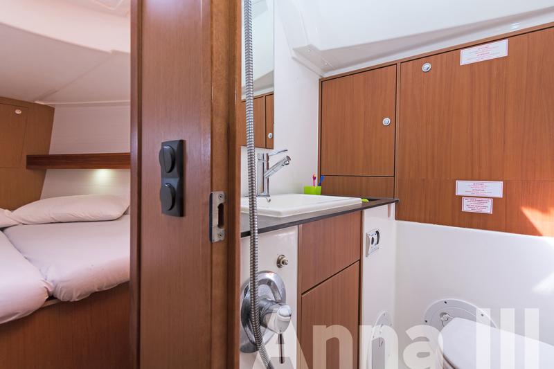 Book yachts online - sailboat - Bavaria Cruiser 40 - Anna III - rent