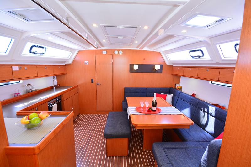 Book yachts online - sailboat - Bavaria Cruiser 46 - ROZERINA - rent