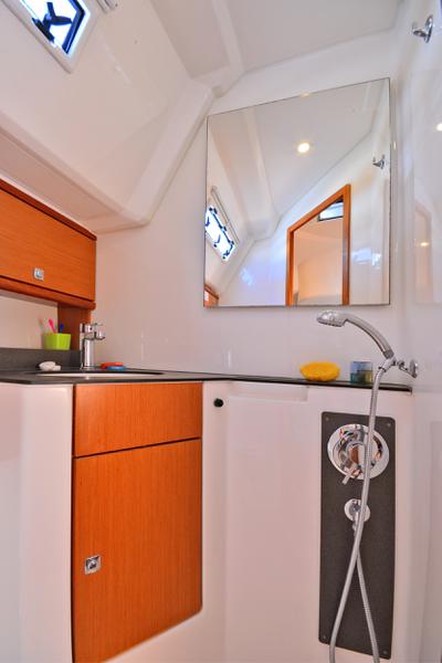 Book yachts online - sailboat - Bavaria Cruiser 46 - ROZERINA - rent