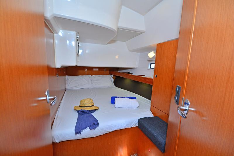 Book yachts online - sailboat - Bavaria Cruiser 46 - ROZERINA - rent