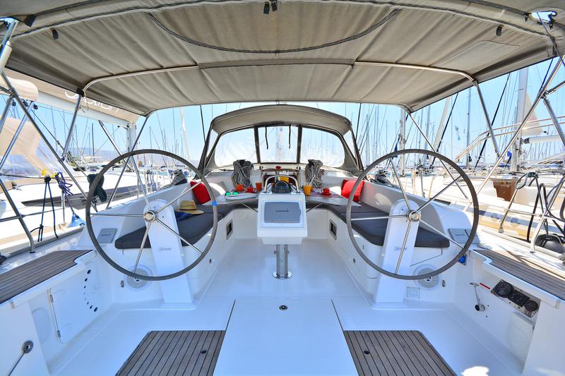 Book yachts online - sailboat - Bavaria Cruiser 46 - ROZERINA - rent