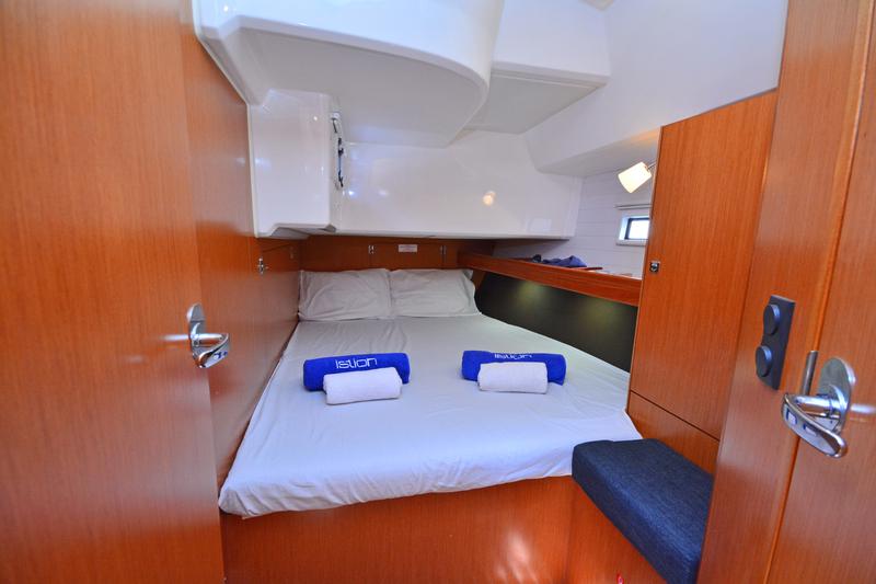 Book yachts online - sailboat - Bavaria Cruiser 46 - ROZERINA - rent