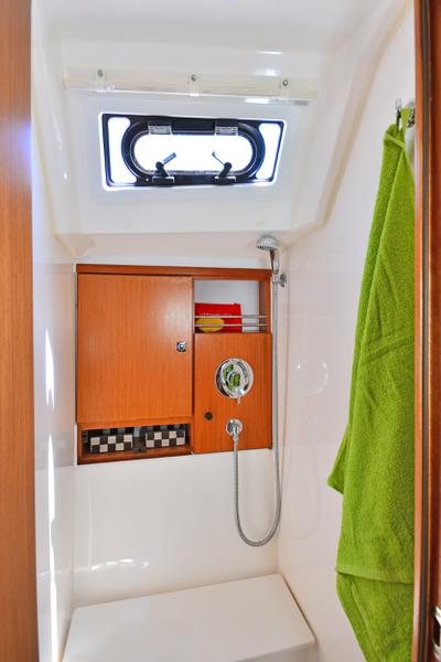 Book yachts online - sailboat - Bavaria Cruiser 46 - ROZERINA - rent