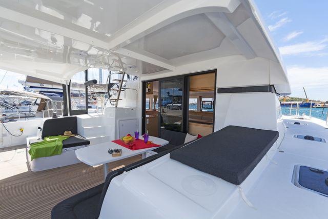 Book yachts online - catamaran - Lagoon 42 A/C &amp; GEN. - DEJA VU - rent