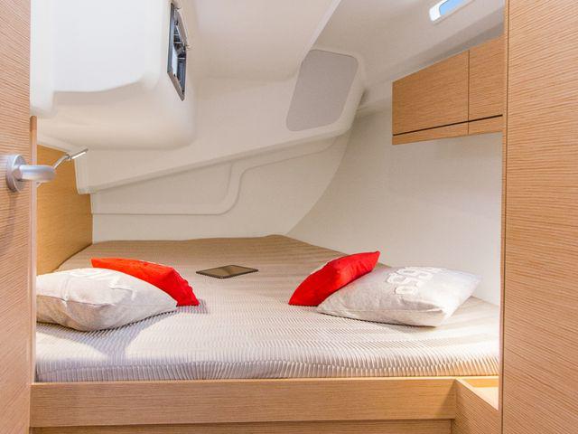 Book yachts online - sailboat - Hanse 418 - LEGATO - rent