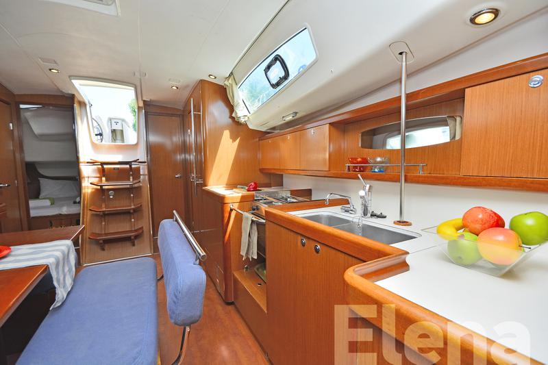 Book yachts online - sailboat - Oceanis 43 - Elena - rent