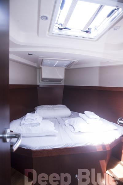 Book yachts online - sailboat - Hanse 415 - Deep Blue - rent