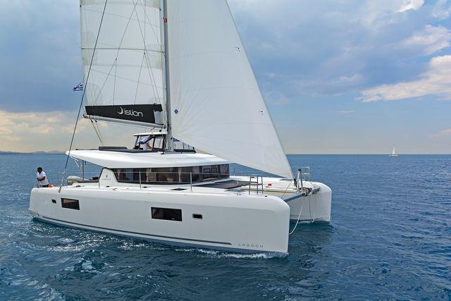 Book yachts online - catamaran - Lagoon 42 A/C &amp; GEN. - BREEZE - rent
