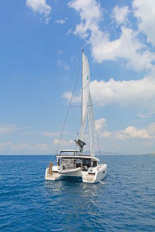 Book yachts online - catamaran - Lagoon 42 A/C &amp; GEN. - BREEZE - rent