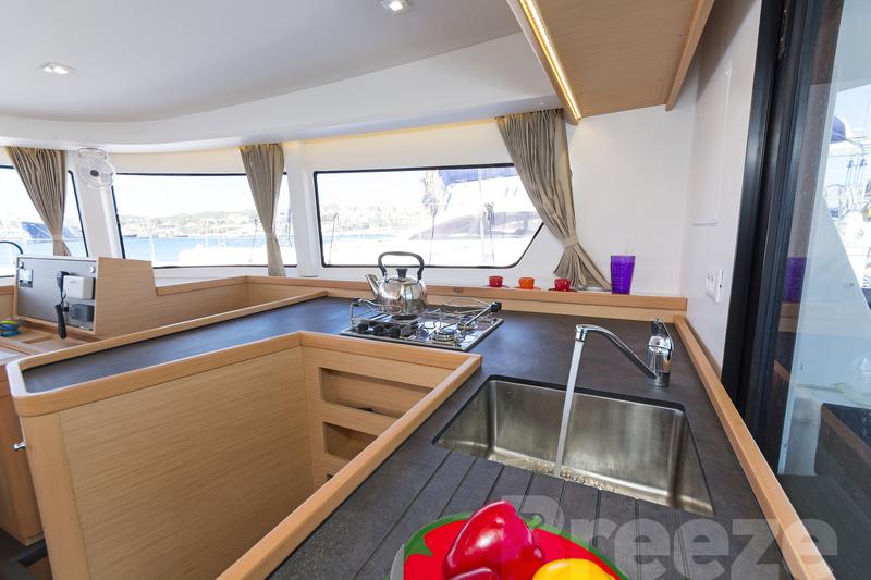 Book yachts online - catamaran - Lagoon 42 A/C &amp; GEN. - BREEZE - rent