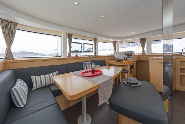 Book yachts online - catamaran - Lagoon 42 A/C &amp; GEN. - BREEZE - rent