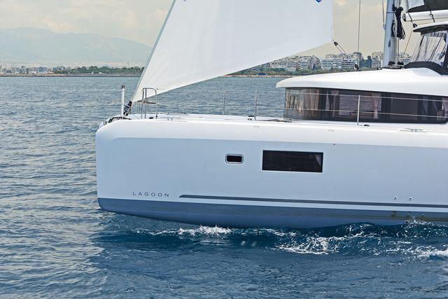 Book yachts online - catamaran - Lagoon 42 A/C &amp; GEN. - BREEZE - rent