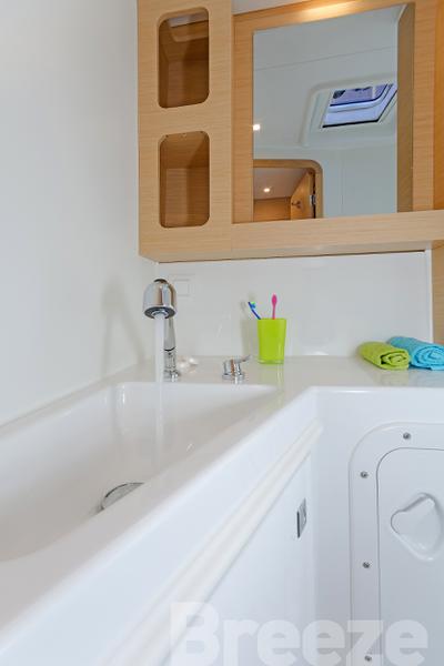 Book yachts online - catamaran - Lagoon 42 A/C &amp; GEN. - BREEZE - rent