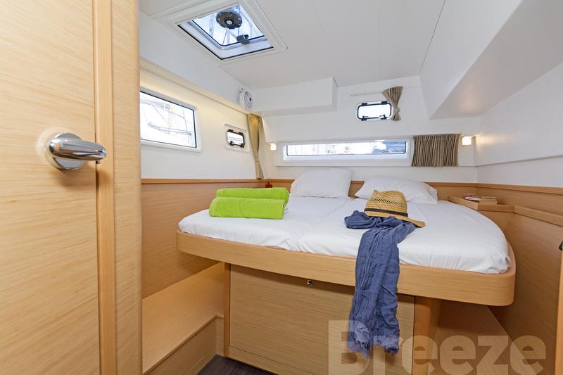 Book yachts online - catamaran - Lagoon 42 A/C &amp; GEN. - BREEZE - rent