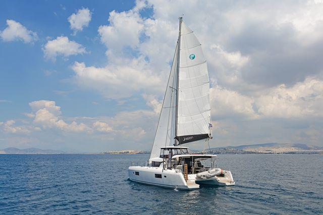 Book yachts online - catamaran - Lagoon 42 A/C &amp; GEN. - BREEZE - rent