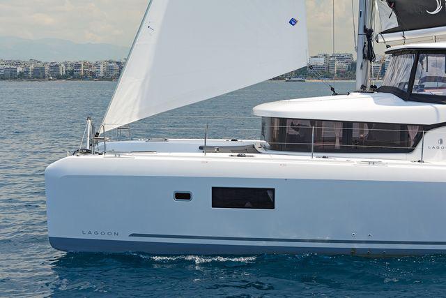 Book yachts online - catamaran - Lagoon 42 A/C &amp; GEN. - BREEZE - rent