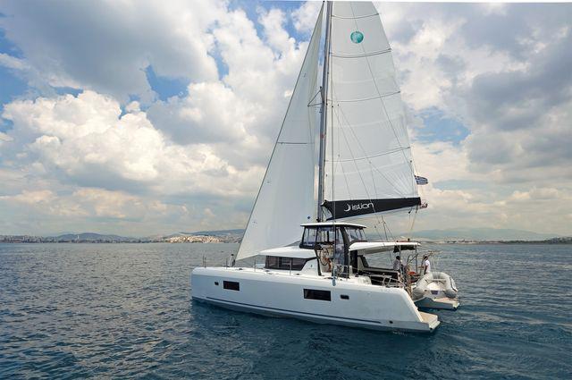Book yachts online - catamaran - Lagoon 42 A/C &amp; GEN. - BREEZE - rent