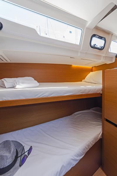 Book yachts online - sailboat - Sun Odyssey 490 - GOLDFISH - rent