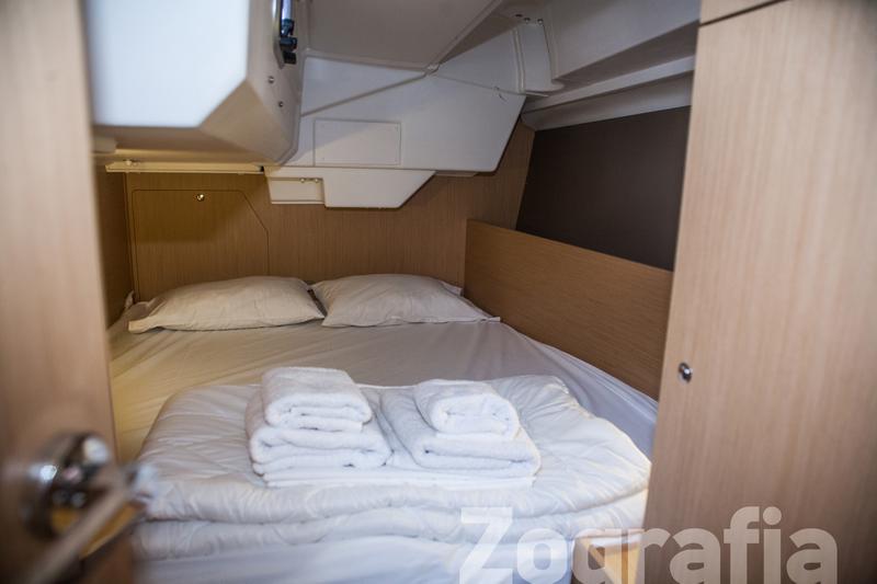 Book yachts online - sailboat - Oceanis 38 - Zografia - rent