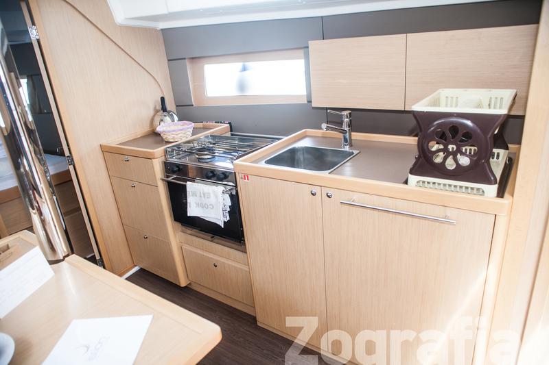 Book yachts online - sailboat - Oceanis 38 - Zografia - rent