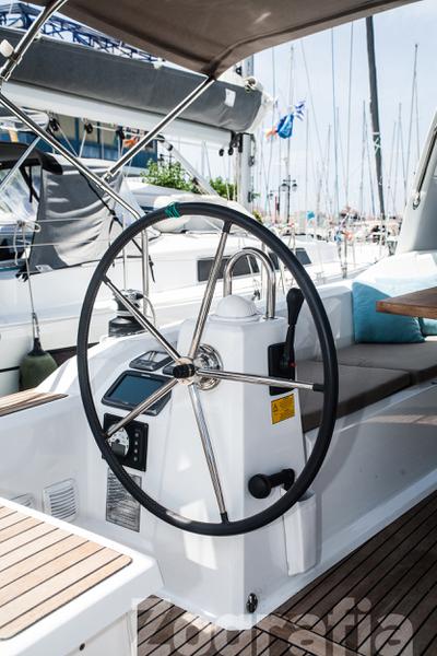 Book yachts online - sailboat - Oceanis 38 - Zografia - rent