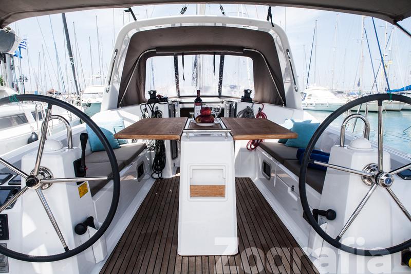 Book yachts online - sailboat - Oceanis 38 - Zografia - rent