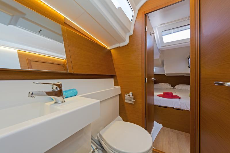 Book yachts online - sailboat - Sun Odyssey 490 - CAPTAIN GEORGE - rent
