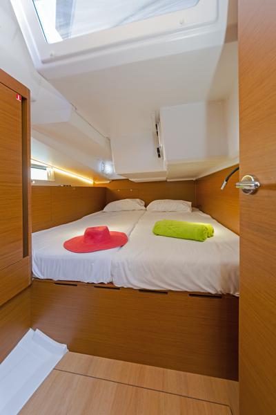 Book yachts online - sailboat - Sun Odyssey 490 - CAPTAIN GEORGE - rent