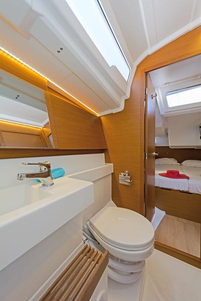 Book yachts online - sailboat - Sun Odyssey 490 - CAPTAIN GEORGE - rent