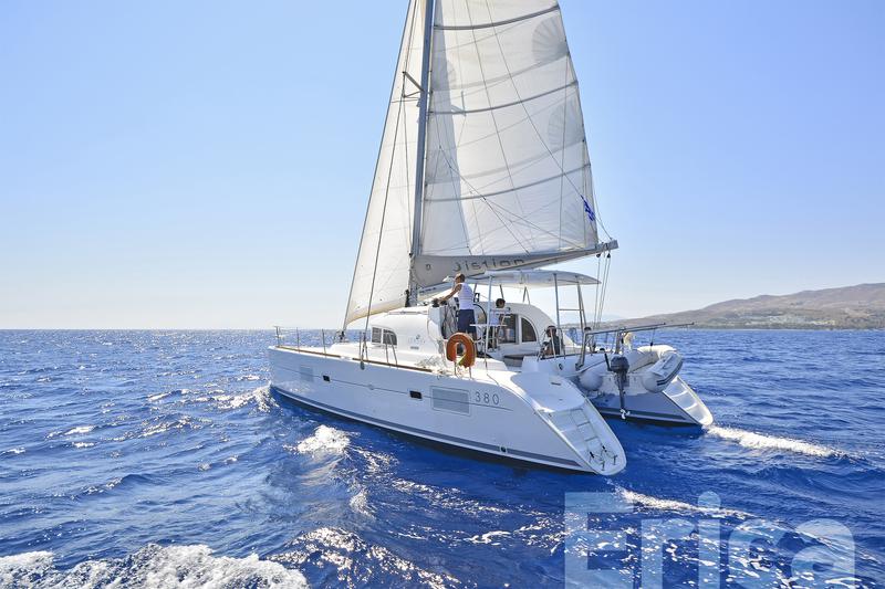 Book yachts online - catamaran - Lagoon 380 S2 - Erica - rent