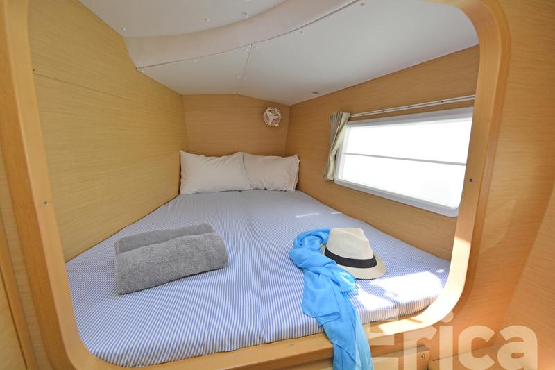 Book yachts online - catamaran - Lagoon 380 S2 - Erica - rent