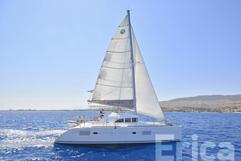 Book yachts online - catamaran - Lagoon 380 S2 - Erica - rent