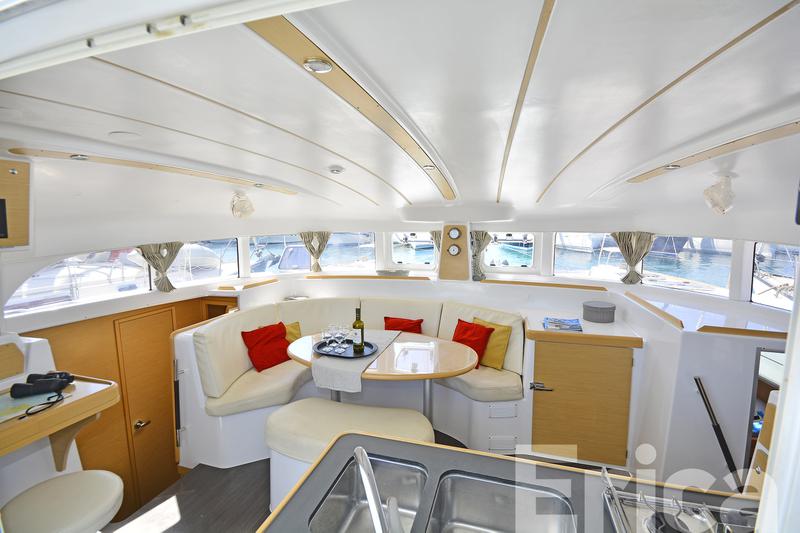 Book yachts online - catamaran - Lagoon 380 S2 - Erica - rent