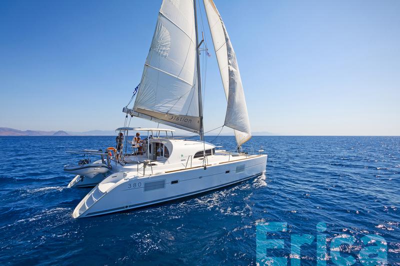 Book yachts online - catamaran - Lagoon 380 S2 - Erica - rent