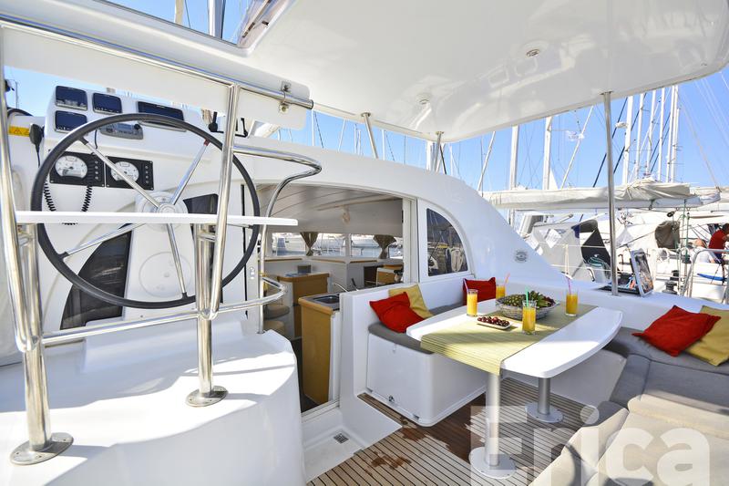 Book yachts online - catamaran - Lagoon 380 S2 - Erica - rent