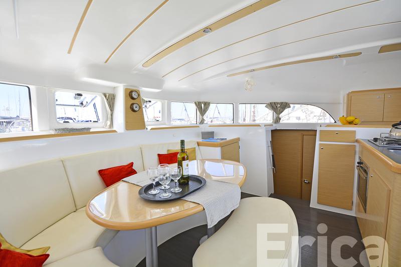 Book yachts online - catamaran - Lagoon 380 S2 - Erica - rent