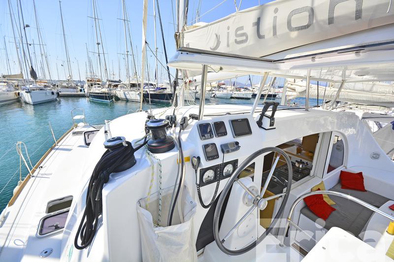 Book yachts online - catamaran - Lagoon 380 S2 - Erica - rent