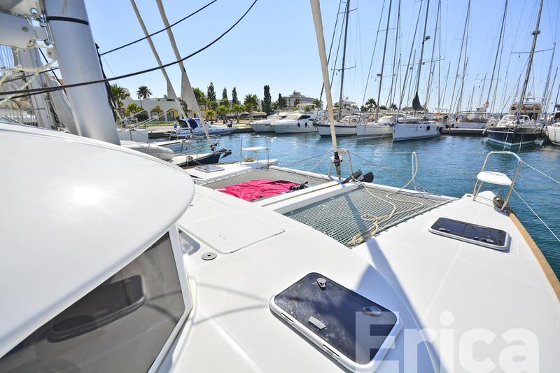 Book yachts online - catamaran - Lagoon 380 S2 - Erica - rent