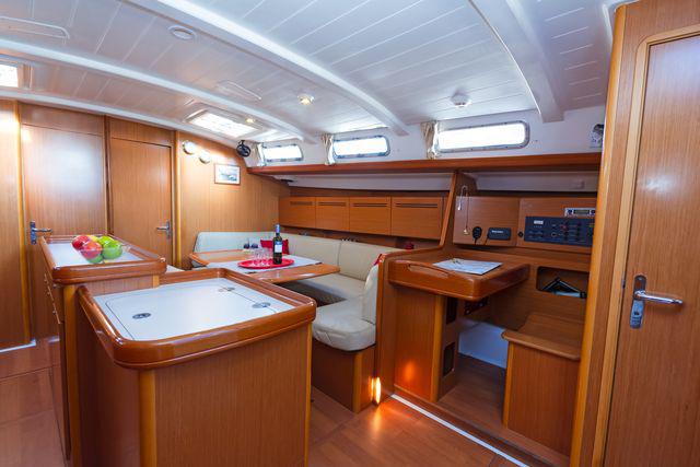 Book yachts online - sailboat - Cyclades 50.5 - Lady Kiki II - rent