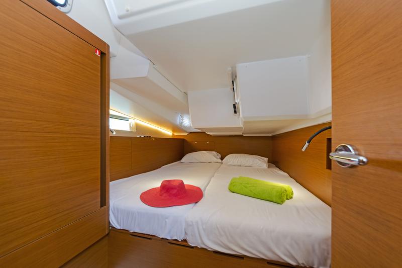 Book yachts online - sailboat - Sun Odyssey 490 - QUEENS OF UTRECHT - rent