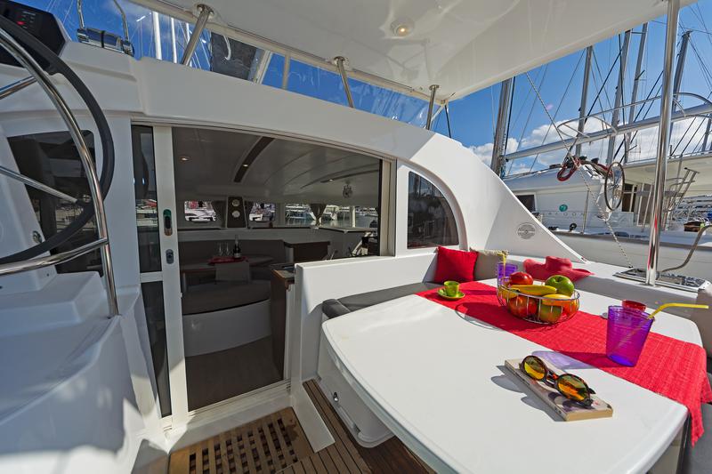 Book yachts online - catamaran - Lagoon 380 - ELEVEN - rent