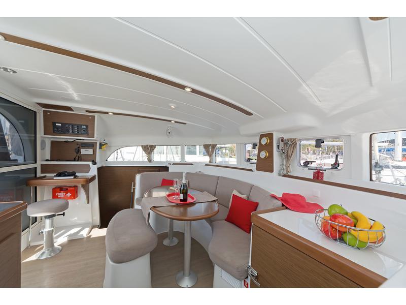 Book yachts online - catamaran - Lagoon 380 - ELEVEN - rent
