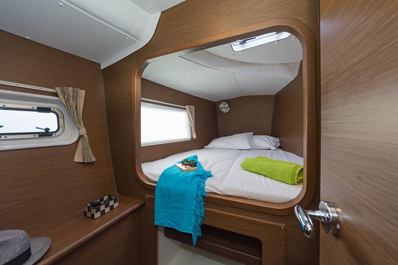 Book yachts online - catamaran - Lagoon 380 - ELEVEN - rent