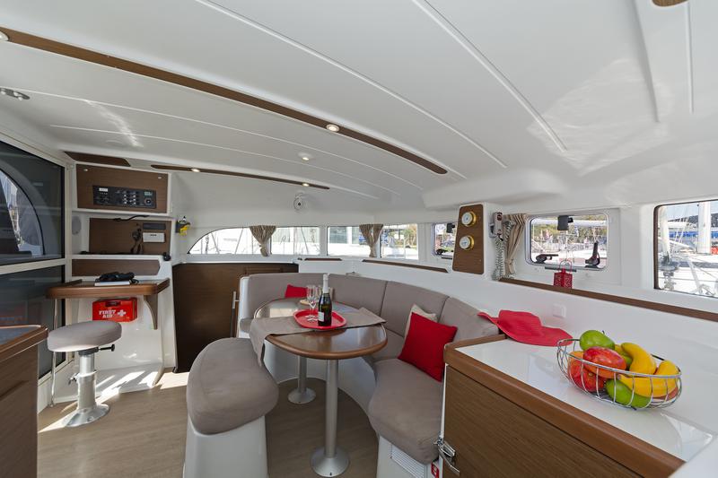 Book yachts online - catamaran - Lagoon 380 - ELEVEN - rent