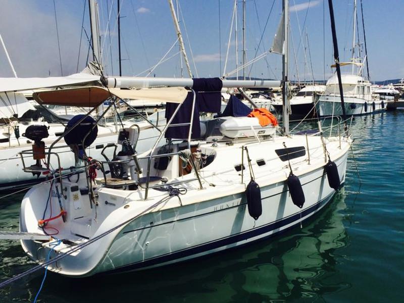Book yachts online - sailboat - Hunter 31 - Itaca - rent