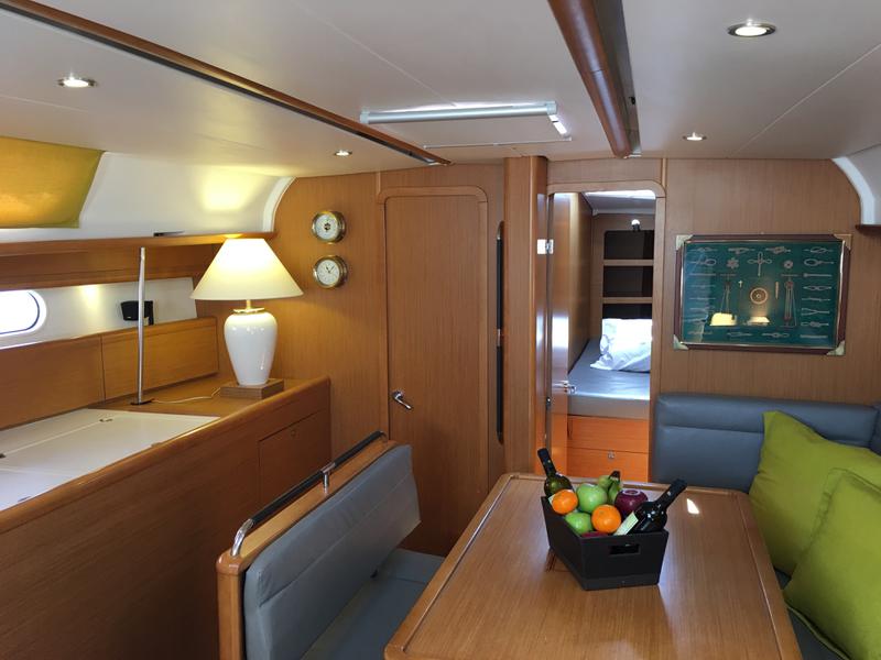 Book yachts online - sailboat - Jeanneau - Sun Odyssey 44 - Tomazin - rent