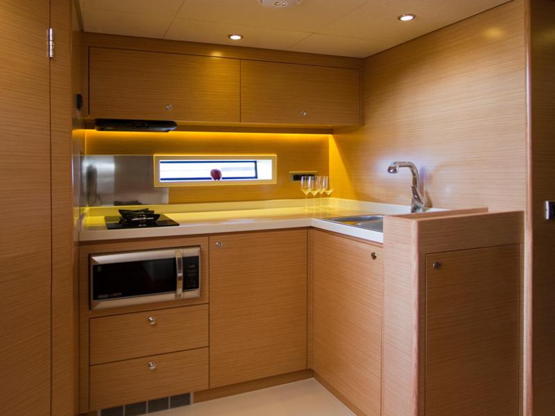 Book yachts online - motorboat - Cyrus 13.8 Flybridge - Punta I - rent